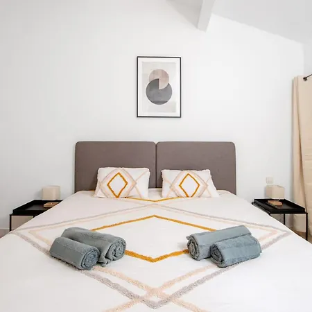 Apartment Elegance Au Coeur Du Vieil 2 Climatisation 6 Personnes Antibes